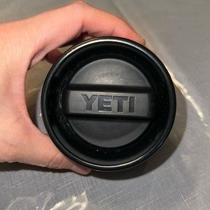 Gently Used Yeti Hot Shot Cap